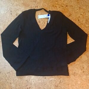 Redhaute Black Thermal Split Back Top, Size M NWT